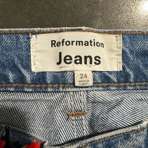 Size 24. In great condition, I just needed a different size!
